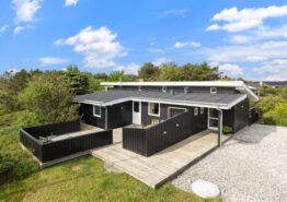Charmerende og velholdt sommerhus med spabad