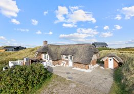 Schönes, reetgedecktes Ferienhaus in hervorragender Lage