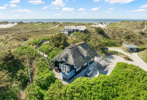 Spændende sommerhus med sauna og spa og udsigt til hav og fjord