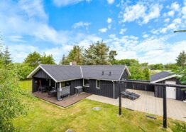 Kinderfreundliches Ferienhaus mit Sandkasten und Schaukel