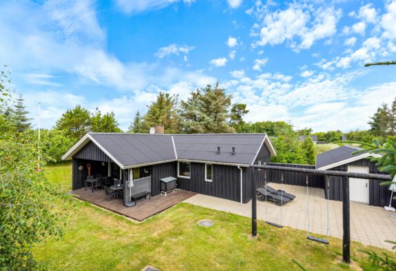 Kinderfreundliches Ferienhaus mit Sandkasten und Schaukel