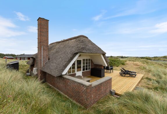 Reetgedecktes Ferienhaus in den Dünen mit Panoramaaussicht