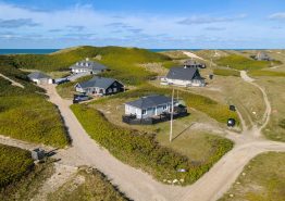 Hyggeligt sommerhus kun 50 meter fra Vesterhavet