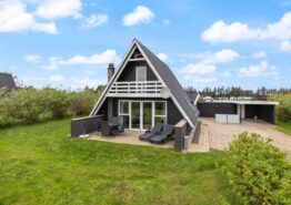 Hyggeligt og lyst feriehus med brændeovn