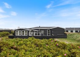 Strandnahes Ferienhaus mit gemütlichem Wintergarten