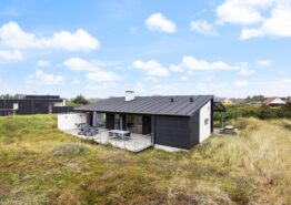 Moderne og flot sommerhus med sauna og indespa i søndervig