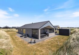 Lækkert, strandnært feriehus med sauna og udespa