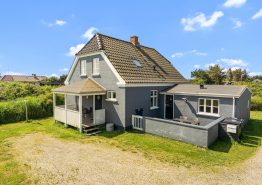 Feriehus til hele familien med sauna, spa og gynger