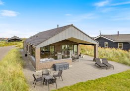 Lækkert familievenligt sommerhus med udendørs spa