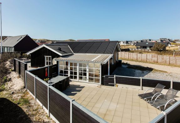 Hyggeligt feriehus i hjertet af Søndervig med gode terrasser