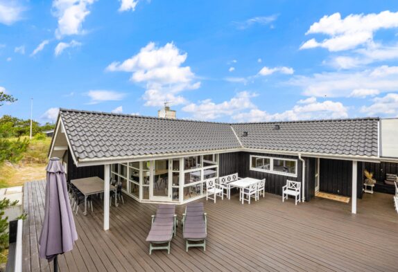 Schönes Ferienhaus mit toller Terrasse und Whirlpool