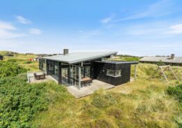 Arkitekttegnet sommerhus tæt på Søndervig strand. Kat. nr.:  i6505, Nordsøvej 452;