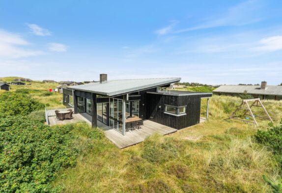 Arkitekttegnet sommerhus tæt på Søndervig strand