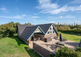 Hundevenligt feriehus i Søndervig med stor have og bålsted. Kat. nr.:  i6514, Hjelmevej 7;