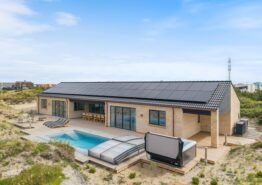 Poolhus til 12 personer kun 400 meter fra stranden. Kat. nr.:  i6522, Lodbergsvej 83;