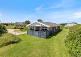 Dejligt feriehus med lukket og overdækket terrasse