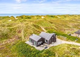 Rummeligt, charmerende og moderne feriehus i første klitrække
