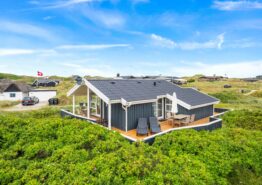 Charmerende feriehus kun 250 meter fra havet