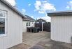 Strandnært sommerhus med charme og lukket terrasse (billede 22)