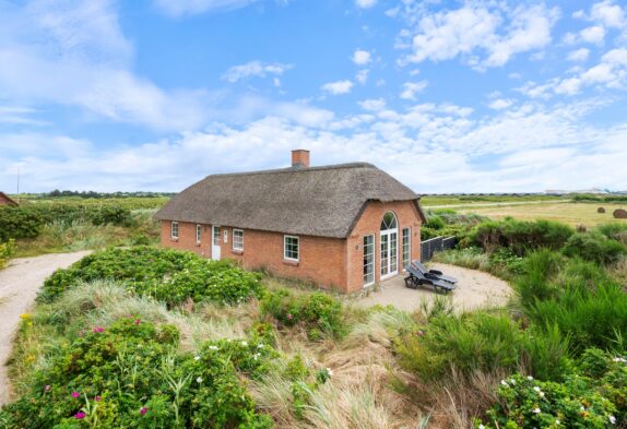 Nyt sommerhus ved Vesterhavet med spa og sauna