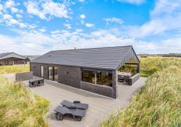 Stilfuldt og lækkert feriehus i Søndervig med udespa og sauna