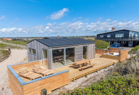 Moderne  2-plans feriehus i hjertet af Søndervig med sauna og 150m til havet