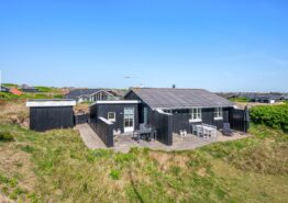 Charmerende, lyst og hyggeligt sommerhus tæt på Vesterhavet. Kat. nr.:  i6632, Lodbergsvej 385;