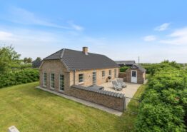 Gepflegtes Ferienhaus mit Terrasse nahe an Søndervig