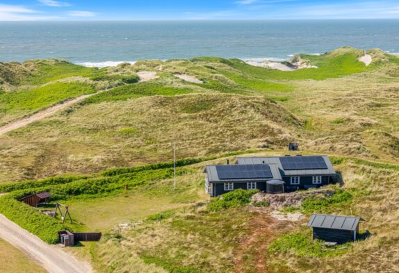 Schönes Ferienhaus mit Außensauna, 200 m zum Strand