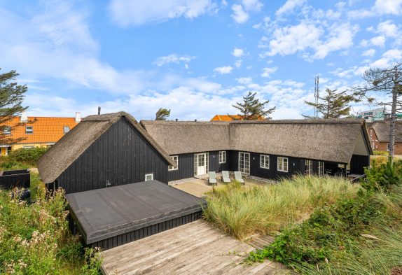 Aktivitetshus i Søndervig med udespa, sauna og ugeneret terrasse