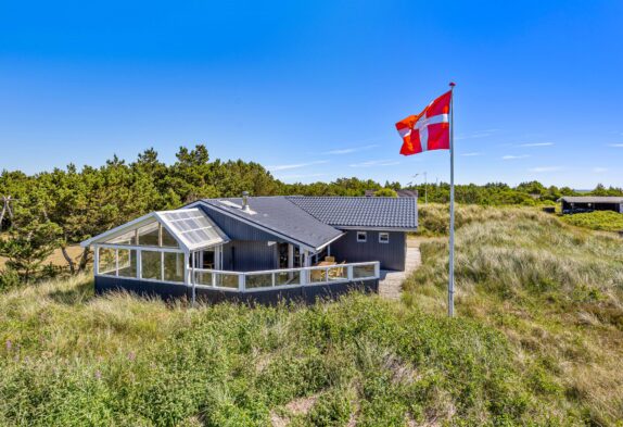 Smukt feriehus med overdækket terrasse og sauna