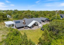 Hyggeligt feriehus til 6 personer med brændeovn