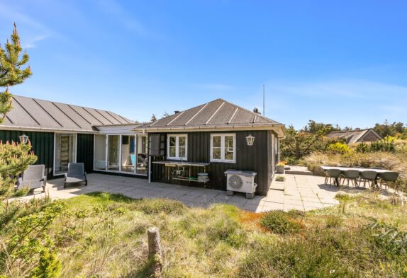 Ansprechendes Ferienhaus mit Außendusche, 3 Hunde erlaubt