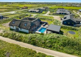 5 stjernet sommerhus med pool, sauna og udespa. Kat. nr.:  i6687, Holdvej 40;