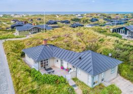 Charmerende feriehus med spabad og smuk udsigt til hav og fjord. Kat. nr.:  i6692, Nordsøvej 206