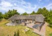 Reetdach Ferienhaus mit Tischtennis, Poolbillard und Whirlpool (Bild  1)