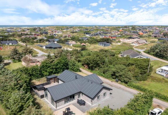 Luxuspoolhaus mit Außensauna und Außenwhirlpool in Søndervig