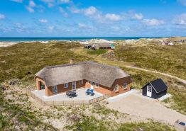 Reetgedecktes Ferienhaus mit Panoramaaussicht