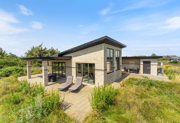 Modernes Ferienhaus mit Whirlpool und Sauna in Søndervig