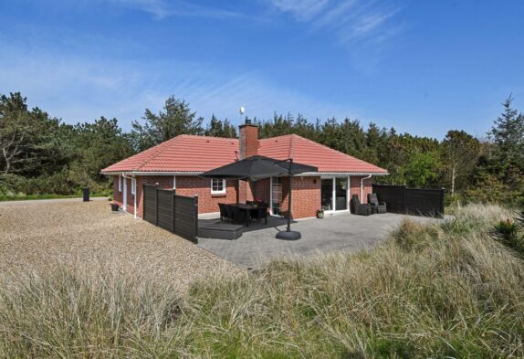 Rummeligt og velholdt sommerhus tæt på Søndervig og stranden