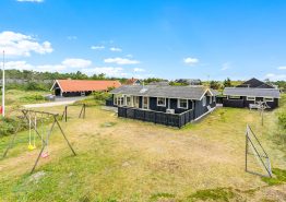 Charmerende sommerhus i Søndervig med lukket terrasse