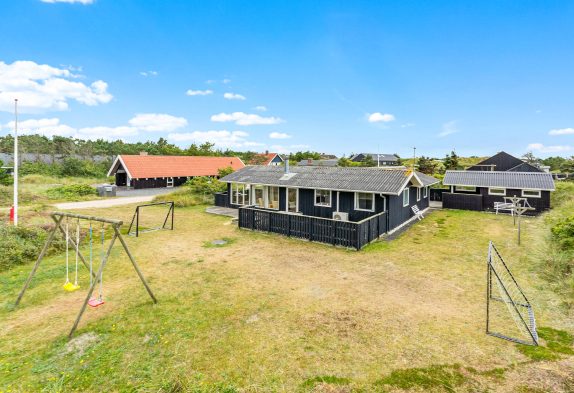Charmerende sommerhus i Søndervig med lukket terrasse