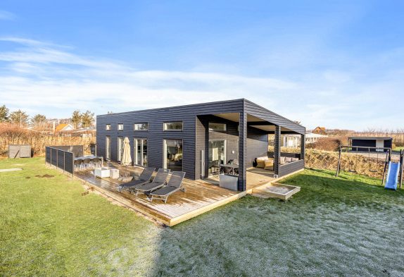 Moderne og velindrettet feriehus tæt på Søndervig