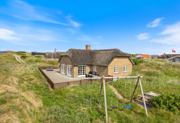 Schönes Ferienhaus mit Reetdach, Wärmepumpe, Spa & Sauna