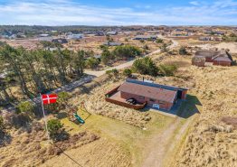 Hyggeligt sommerhus tæt på Søndervig med god lukket terrasse