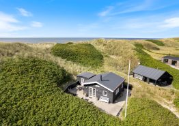 Charmerende sommerhus i første klitrække i Søndervig