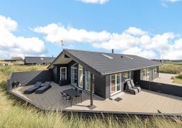 Lækkert sommerhus til 8 personer med sauna og boblebad