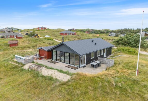 Einladendes Ferienhaus mit Holzofen, 400 m zum Strand