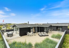 Totaltrenoveret sommerhus med stort anneks