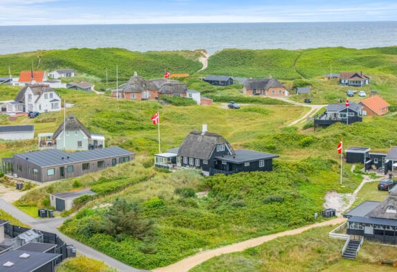 Hyggeligt sommerhus med komfort midt i klitterne